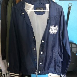 Light weight windbreaker